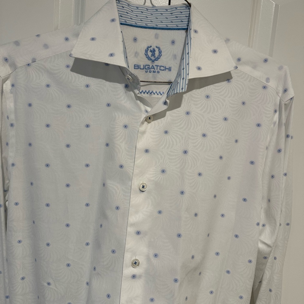 Bugatchi Uomo White and Blue Dress Shirt with Classic Pattern
